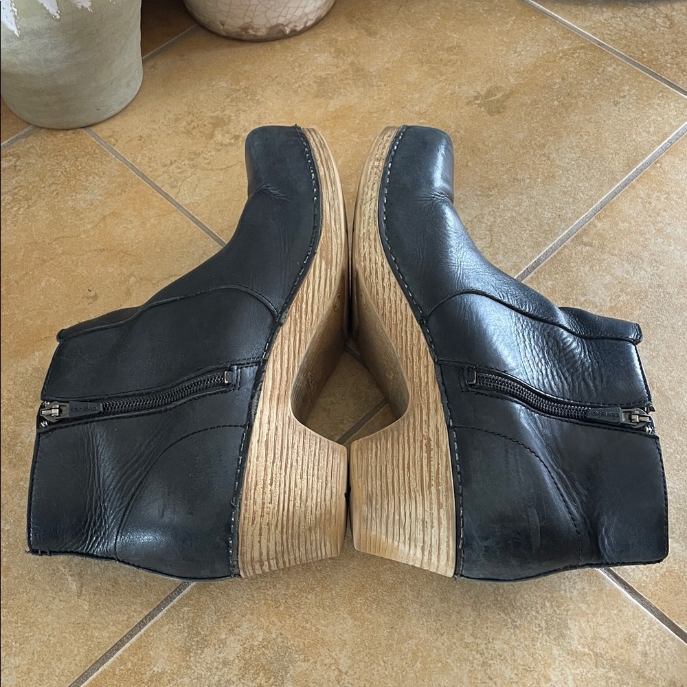 Dansko Maria Black Leather Wooden Clogs Ankle Bootie Boots Size 41 11 - Picture 5 of 9